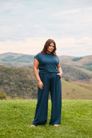 CALÇA RETA COM BOLSO MODAL GENEBRA MARINHO