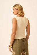 BLUSA COM DECOTE DEGAGÊ EM POLIAMIDA BAUNILHA