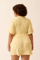 SHORT COM BOLSO MODAL GENEBRA AMARELO MANTEIGA